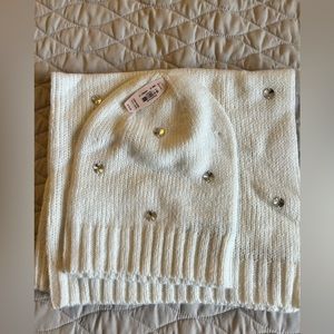 VICTORIA SECRET CREAM JEWELED BEANIE/ SCARF SET… NEW WITH TAGS…